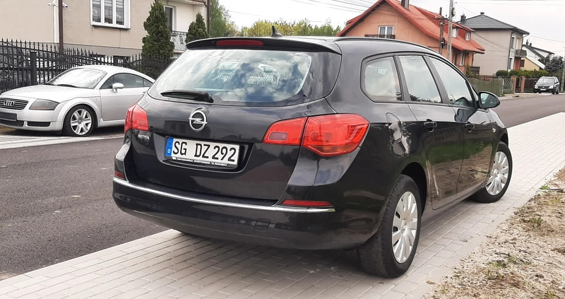 Opel Astra cena 24500 przebieg: 220000, rok produkcji 2012 z Milanówek małe 137